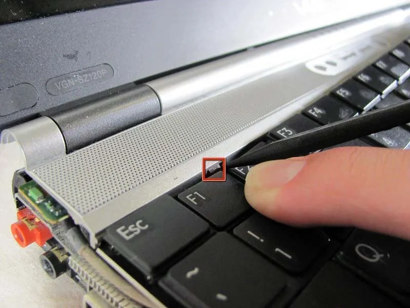 huong-dan-thay-quat-tan-nhiet-ben-trong-laptop-sony-vaio-vgn-sz120p-h4