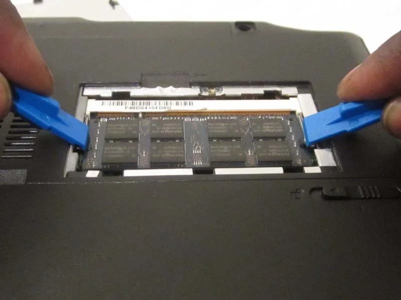 huong-dan-cach-thay-ram-asus-eee-pc-t101mt-hieu-qua-h2