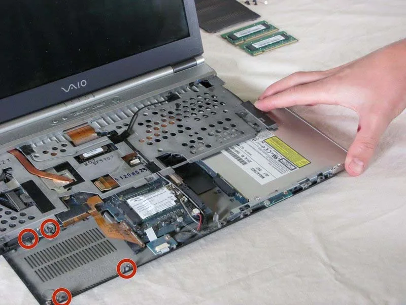 huong-dan-thay-o-cung-sony-vaio-vgn-sz120p-h8