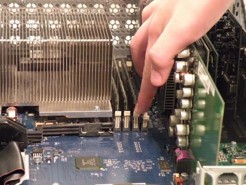 huong-dan-cach-thay-the-pci-tren-power-mac-g4-mdd-chuan-xac-100-h3
