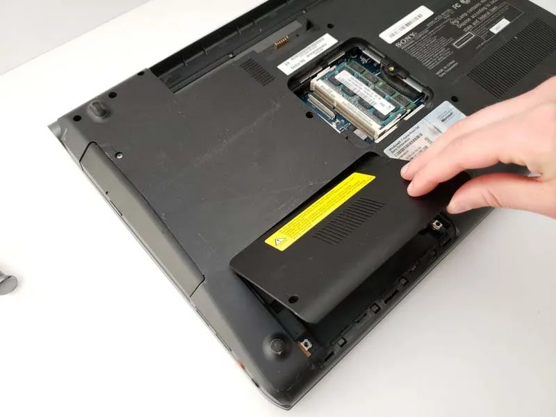 cach-thay-o-cung-laptop-sony-vaio-vpcf115fm-h2