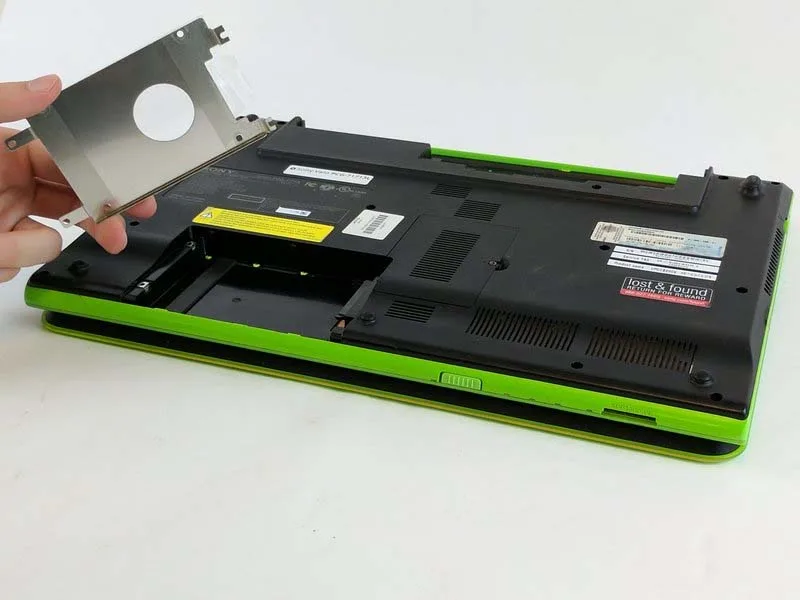 huong-dan-thay-man-hinh-lcd-laptop-sony-vaio-vpccb290x-h3