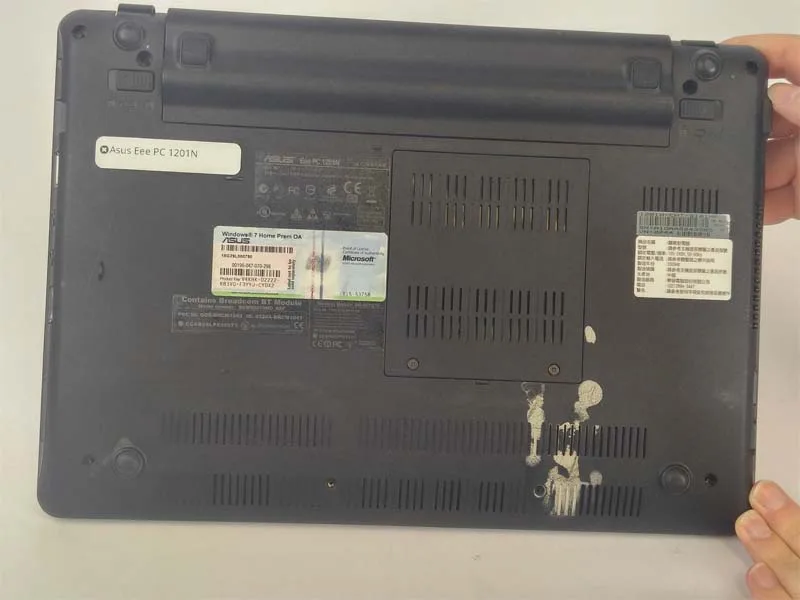 quy-trinh-thay-ram-asus-eee-pc-1201n-tu-a-djen-z