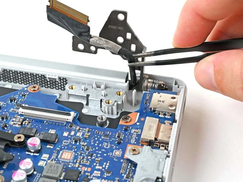 huong-dan-thay-cum-man-hinh-laptop-hp-15-fc0000-series-h18