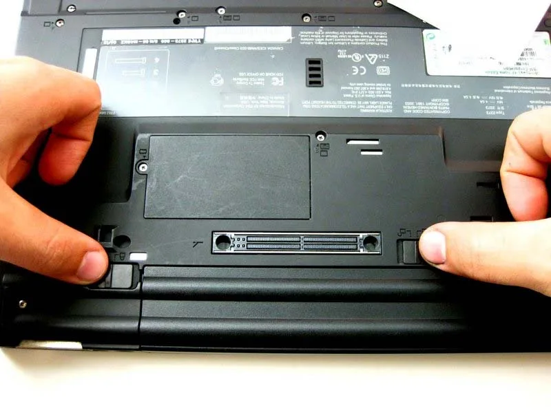 huong-dan-cach-thao-roi-hoan-chinh-ibm-thinkpad-t42-h2
