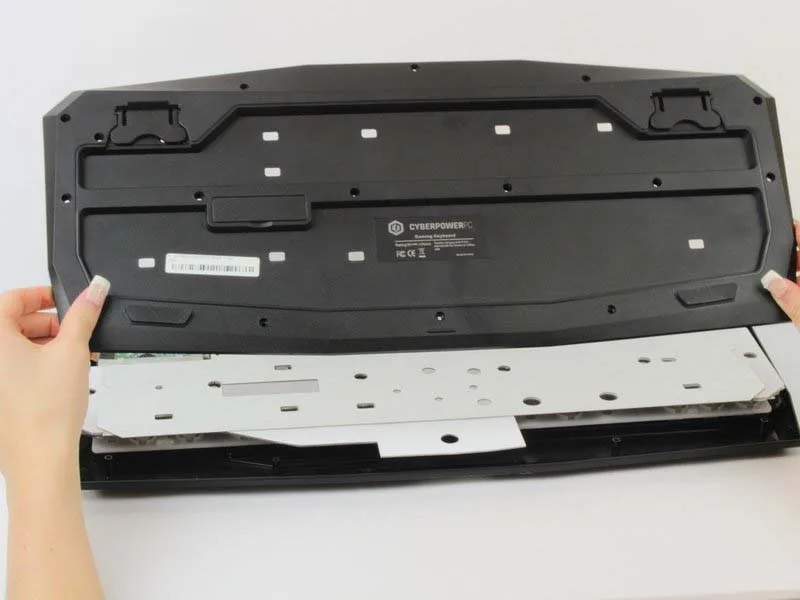 huong-dan-thay-vo-nhua-ban-phim-cyberpowerpc-rgb-7-mau-h3