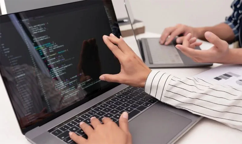 huong-dan-cach-xu-ly-khi-man-hinh-laptop-bi-cac-soc-djo-vien-djo-h2