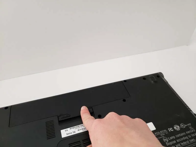 huong-dan-cach-thay-pin-laptop-sony-vaio-vpcf115fm-h2