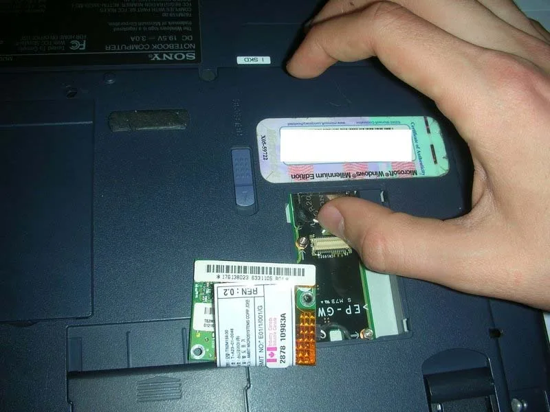 cac-buoc-thay-pin-djong-ho-sony-vaio-pcg-981l-h6