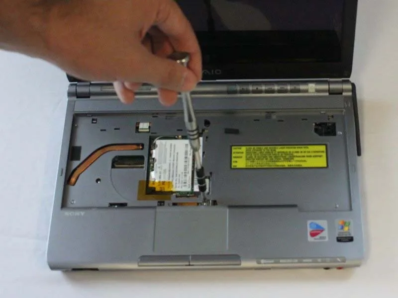 quy-trinh-thay-o-djia-quang-tren-sony-vaio-pcg-4g1l-h6