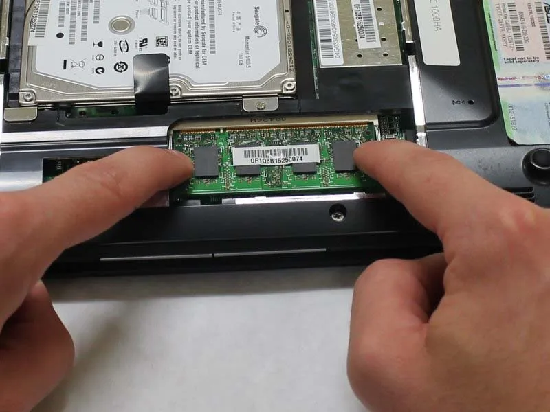huong-dan-thay-ram-tren-asus-eee-pc-1000ha-h5