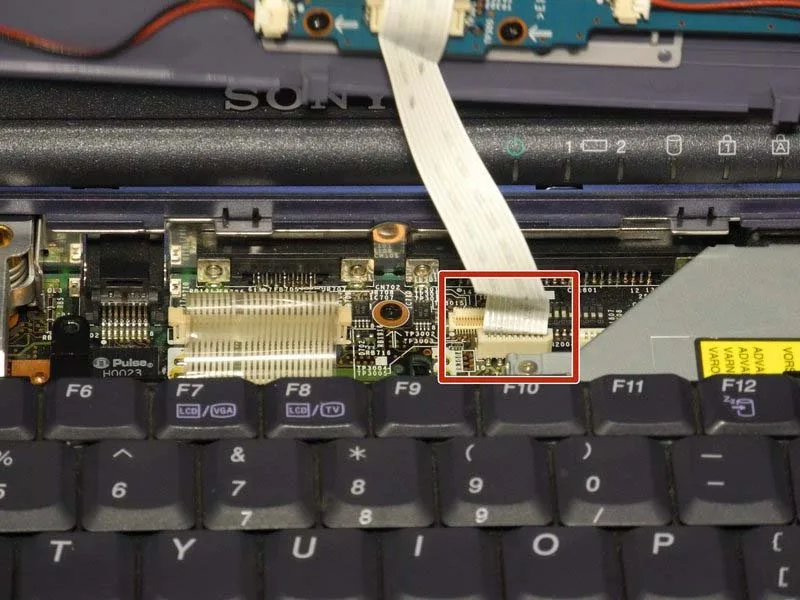 huong-dan-thay-ban-phim-loa-va-tam-loa-cho-sony-vaio-pcg-981l-h9