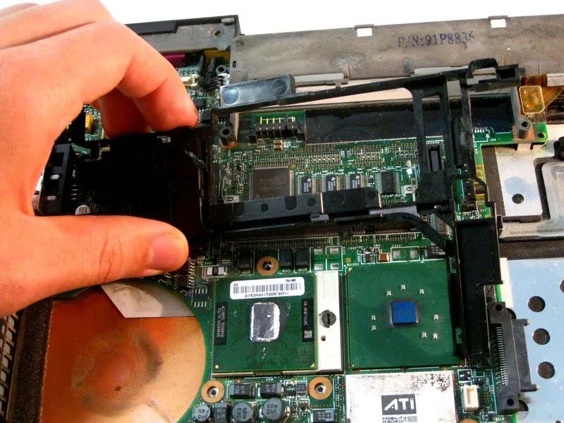 huong-dan-cach-thao-roi-hoan-chinh-ibm-thinkpad-t42-h18
