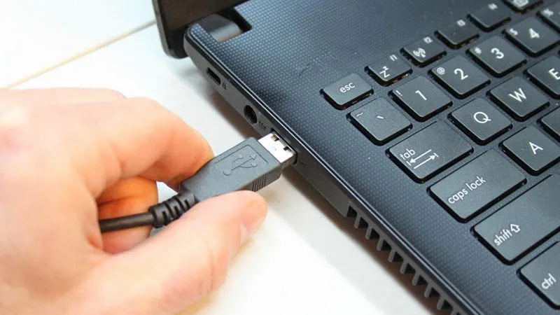 huong-dan-cach-khac-phuc-usb-khong-hien-thi-file-chi-voi-vai-nhay-chuot