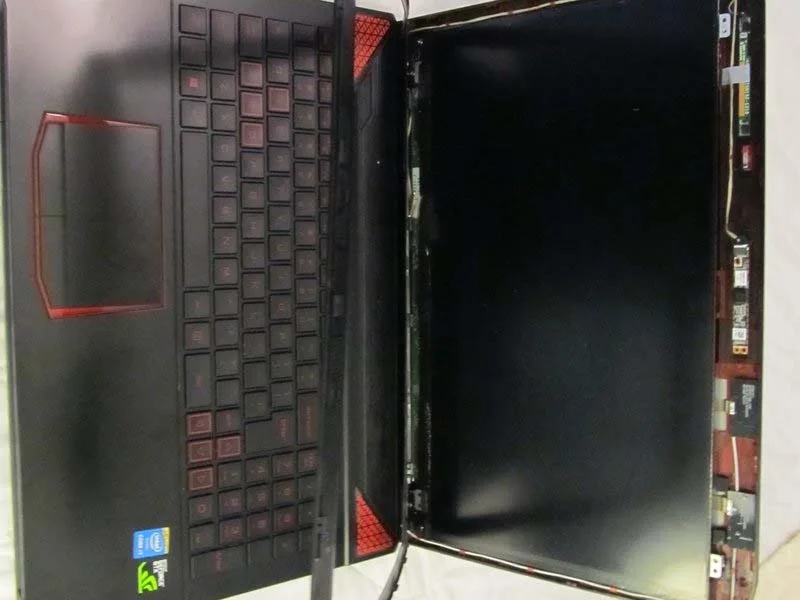 huong-dan-thay-man-hinh-laptop-cyberpowerpc-fangbook-hx6-h4
