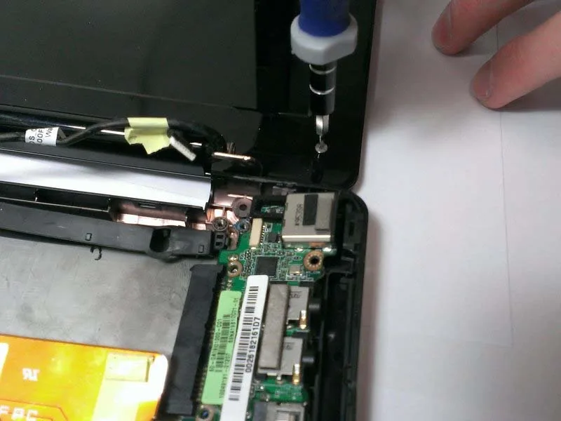 cac-buoc-thay-man-hinh-asus-eee-pc-1008ha-h6