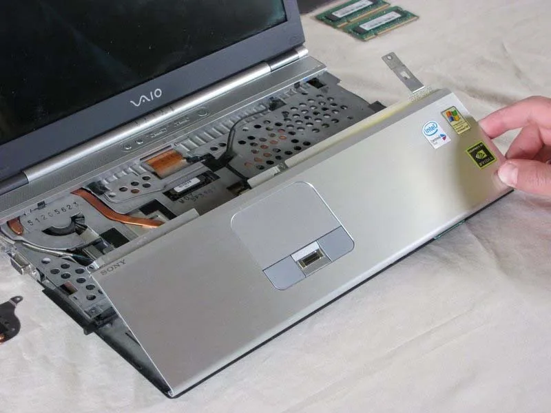 huong-dan-thay-quat-tan-nhiet-ben-trong-laptop-sony-vaio-vgn-sz120p-h7
