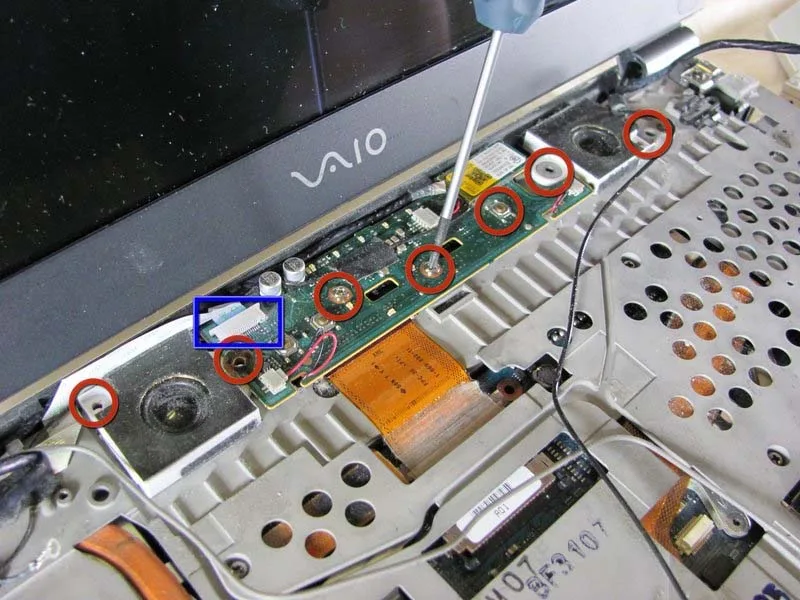 cach-thay-man-hinh-laptop-sony-vaio-vgn-sz120p-h11