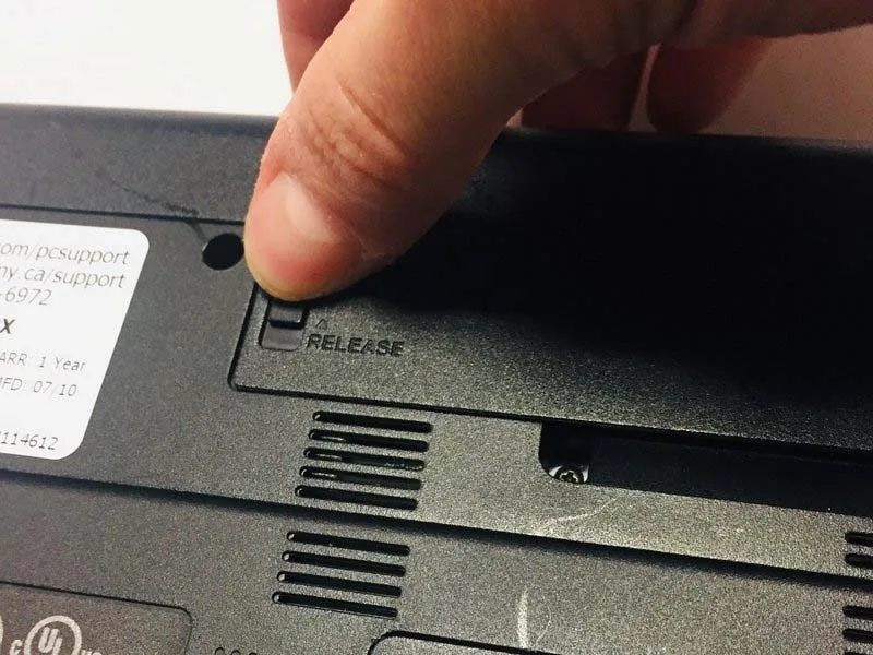 huong-dan-thay-pin-laptop-sony-vaio-vpcea3c5e-h2