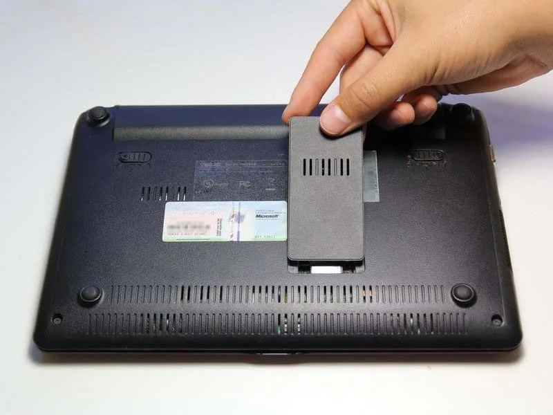 quy-trinh-thay-ram-laptop-asus-eee-pc-1005peb-h2