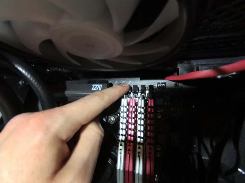 cach-thay-ram-bo-mach-chu-msi-z370-gaming-pro-carbon-h4