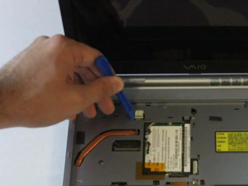 cac-buoc-thay-vo-nhua-cho-sony-vaio-pcg-4g1l-h11