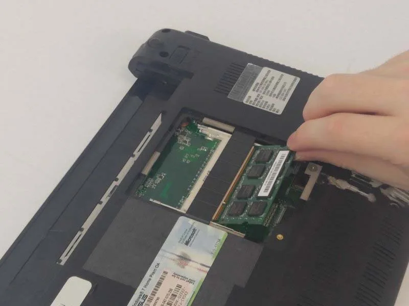 quy-trinh-thay-ram-asus-eee-pc-1201n-tu-a-djen-z-h6