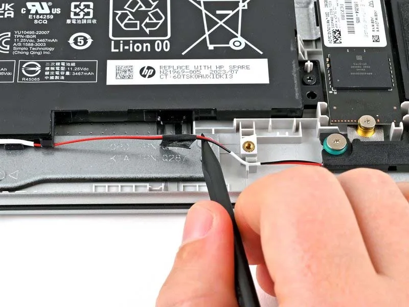 huong-dan-cac-buoc-thay-ban-le-laptop-hp-15-fc0000-series-h8