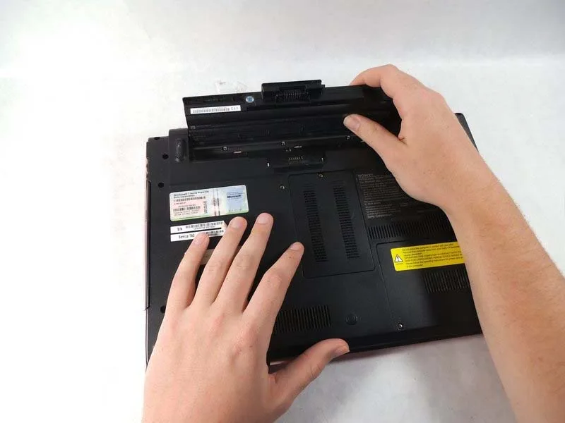 huong-dan-thay-quat-tan-nhiet-laptop-sony-vaio-vpccw21fx-h2
