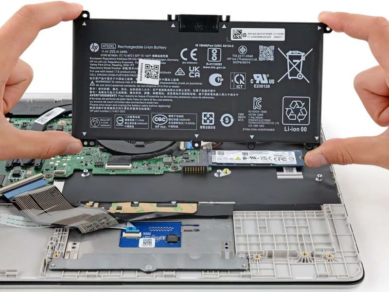 huong-dan-cach-thay-hoac-nang-cap-ram-tren-laptop-hp-15-ef-h15