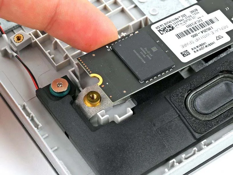 huong-dan-thay-ssd-cho-laptop-hp-15-fc0000-series-h14