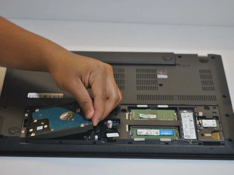 meo-thay-o-cung-lenovo-thinkpad-e570-h3