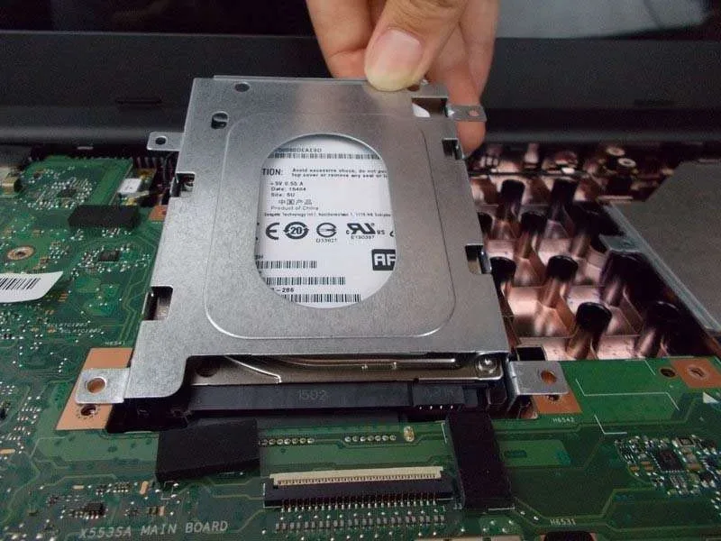 Các Bước Thay Ổ Cứng Cho Laptop ASUS X533SA-BHCLN10
