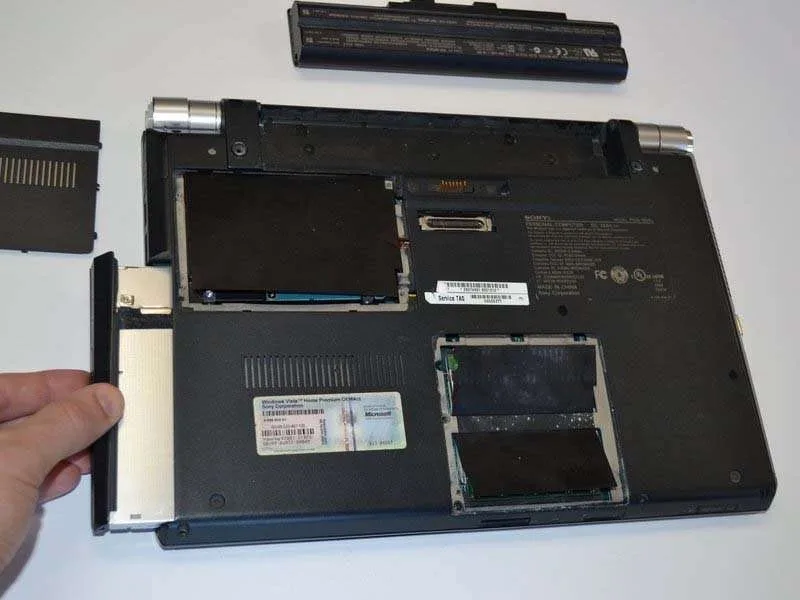 Các Bước Thay Ổ Đĩa CD/DVD Laptop Sony Vaio VGN-SR140E Cực Dễ