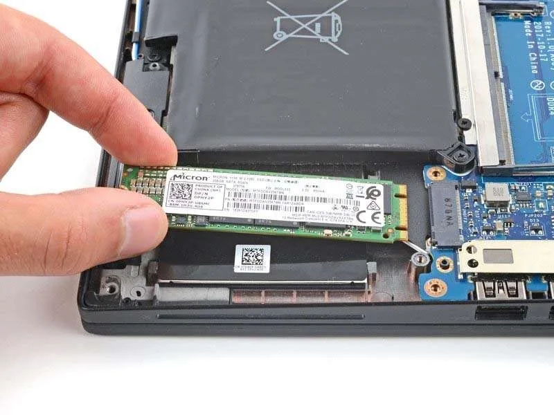 Các Bước Thay Ổ SSD Cho Laptop Dell Latitude 7490 Đúng Cách