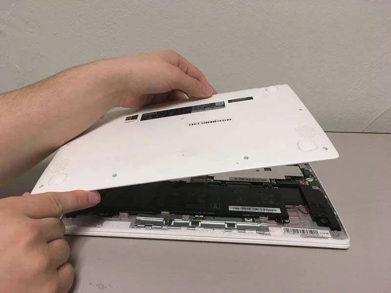 Cách Tháo Bảng Mạch USB & Jack Tai Nghe Lenovo Ideapad 110S-11IBR