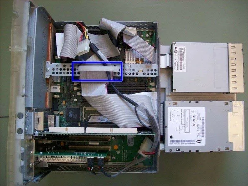 Cách Tháo PowerMac G3 All-In-One Từng Bước Đơn Giản