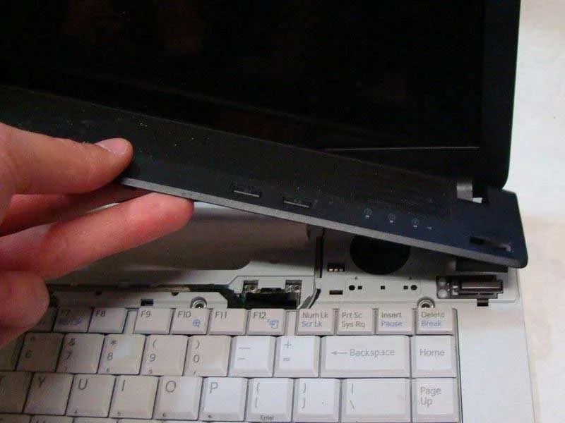 Cách Thay Bàn Phím Laptop Sony Vaio VGN-FS640 Chuẩn 100%