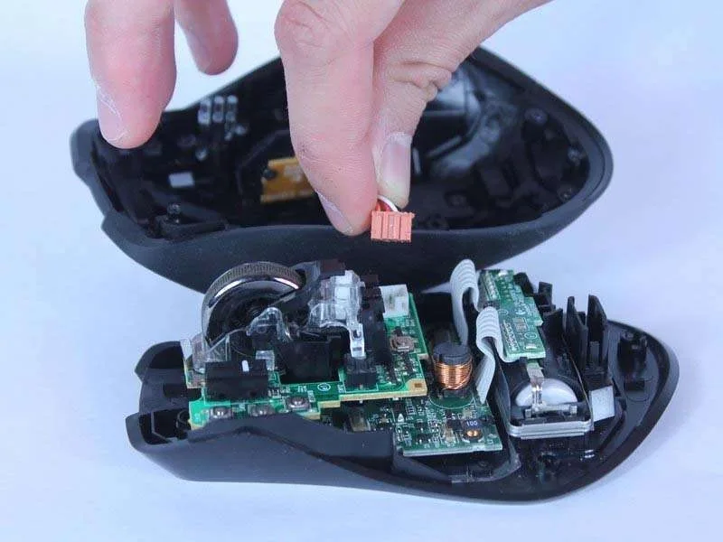 Cách Thay Cụm Bảng Mạch Nút Trên Logitech G700s Hiệu Quả