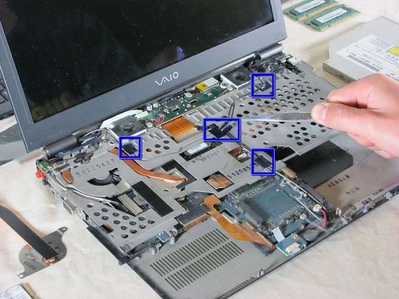 Cách Thay Màn Hình Laptop Sony Vaio VGN-SZ120P Hiệu Quả