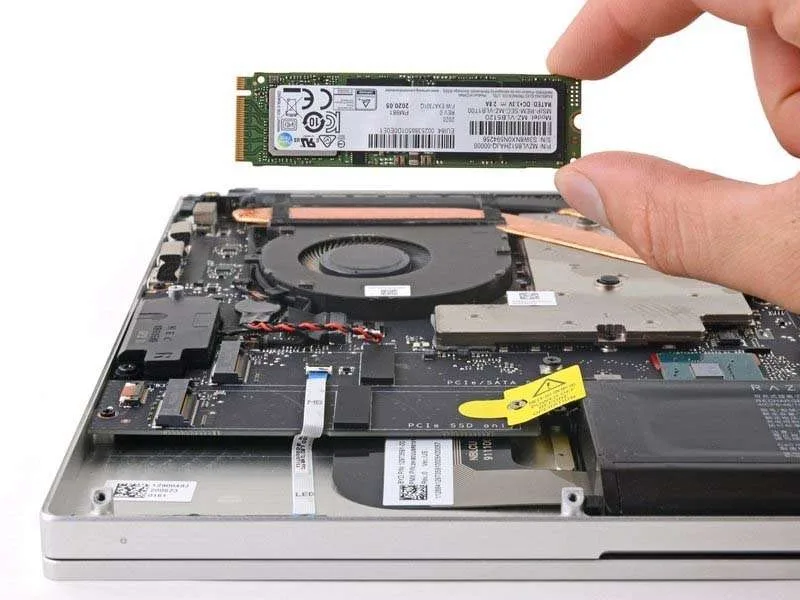 Cách Thay Ổ Cứng SSD Cho Laptop Razer Blade 15" (2020) Chuẩn