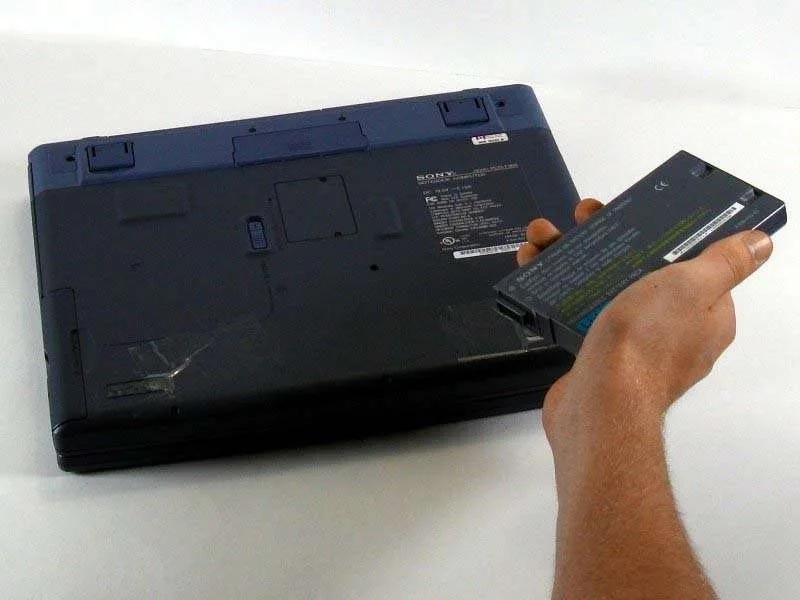 Cách Thay Ổ Đĩa Mềm Sony Vaio PCG-F360 Chính Xác Nhất