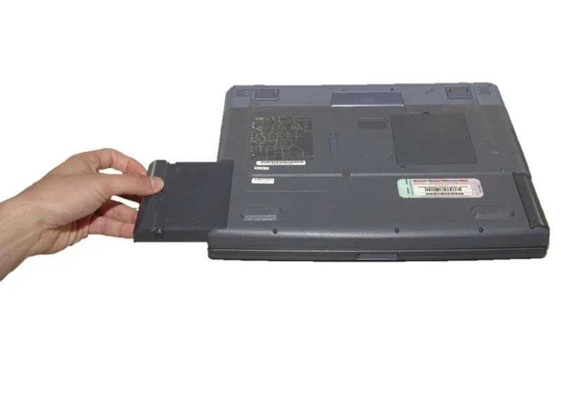 Cách Thay Ổ Đĩa Mềm Trên Sony VAIO PCG-933A Nhanh Chóng