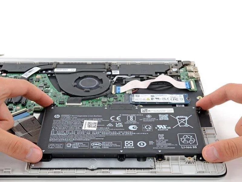 Cách Thay Pin Cho Laptop HP 15 (dòng 15-dy và 15-ef) Cực Nhanh