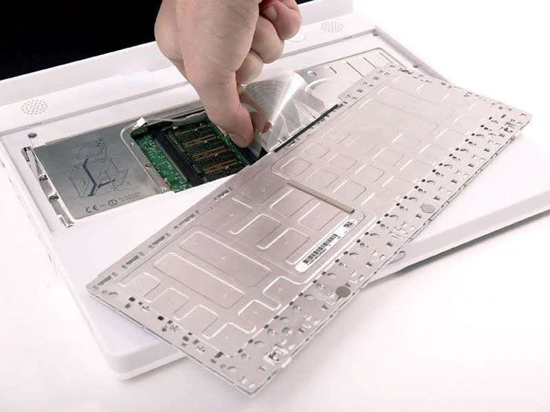 Cách Thay RAM Cho Máy Tính iBook G4 12 800 MHz–1.2 GHz