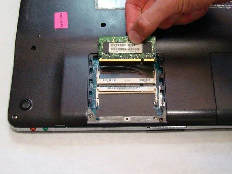 Cách Thay RAM Laptop Sony Vaio VGN-FS640 Chính Xác Nhất