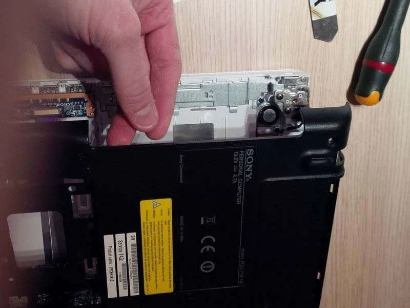 Cách Thay Tản Nhiệt Sony VAIO VPCEH2K1E Chạy Mượt Mà Hơn
