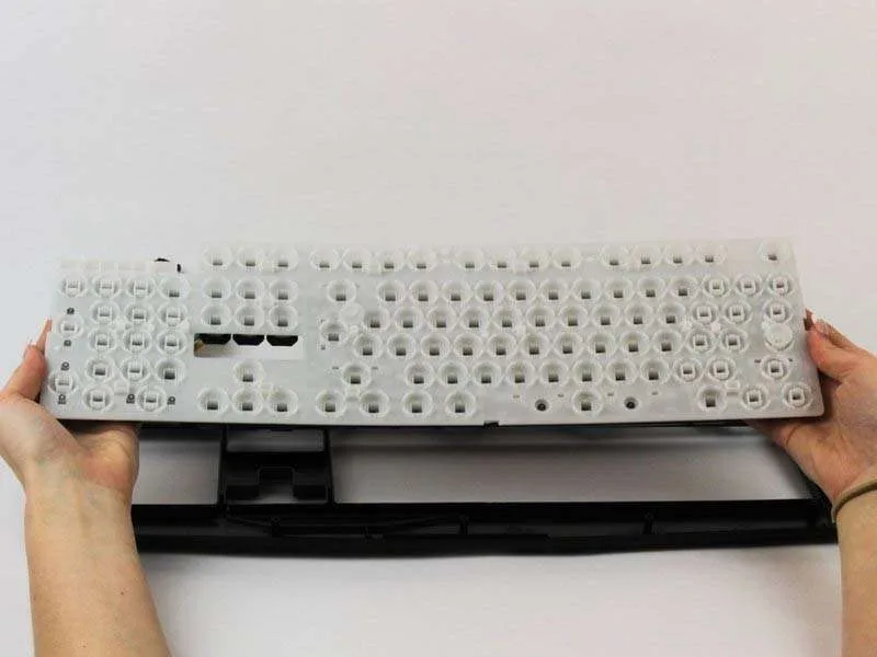 Các Bước Thay Phím RGB 7 Màu Trên Bàn Phím CyberPowerPC Tại Nhà