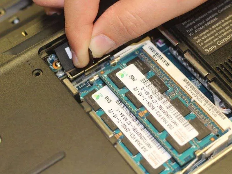 Cách Thay Thẻ Wifi Laptop Sony Vaio VPCCW17FX Cực Nhanh
