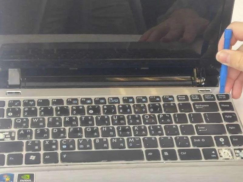 Hướng Dẫn Các Bước Thay Bàn Phím Asus Eee PC 1201N